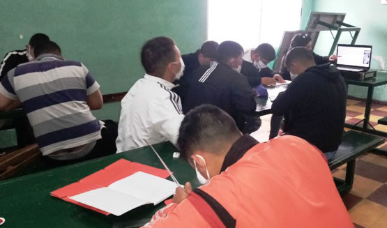 Jóvenes en taller