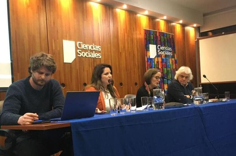 Directora Venosa comentando el libro