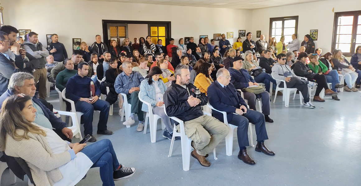 Charla informativa con representantes del Ministerio de Vivienda y Ordenamiento Territorial por programa de “Vivienda Promovida”