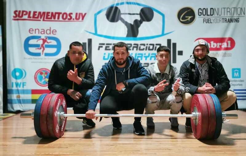 Jóvenes con profesor