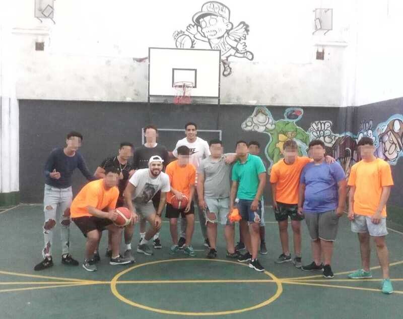 Jóvenes y profesores en el Centro Desafío