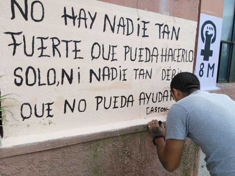 Mensaje en la fachada