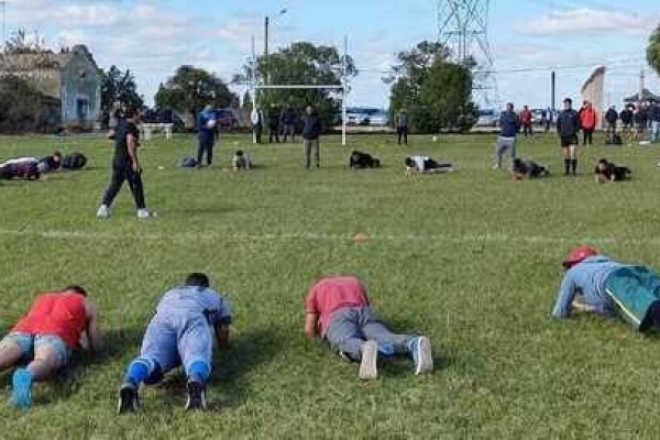 jovenes-calentando-para-el-partido72533A73-B785-5669-29EE-52254F224368.jpg