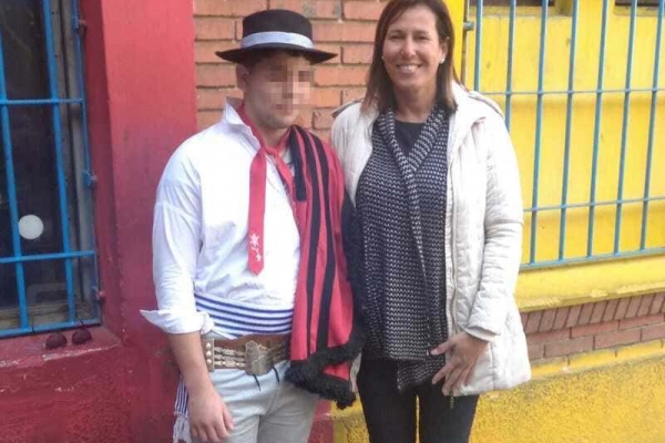 desafio-joven-vestido-de-gaucho-junto-a-la-presidente-de-inisa9A8F08AB-DF40-E797-E612-B325184EF3B8.jpg