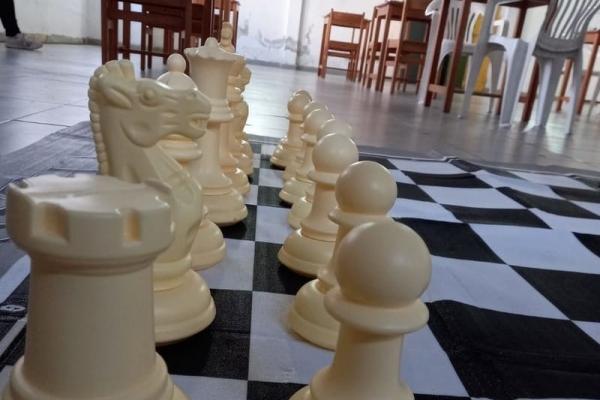 ajedrez-en-el-piso9FBABA64-FE46-5469-B123-2D8FE6CAF121.jpg