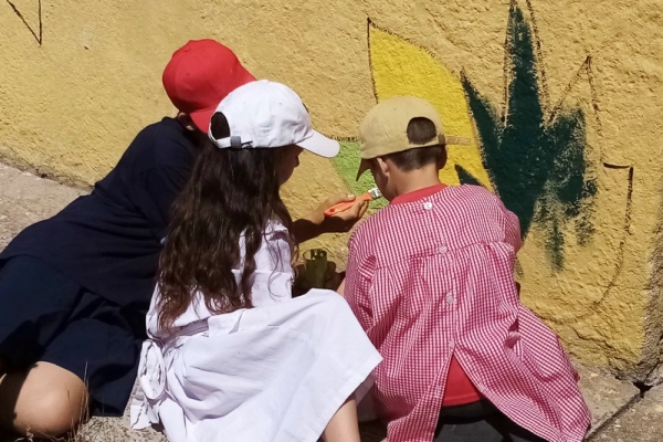 ninos-de-la-escuela-pintando2E1B3612-0EF9-26C1-6DF7-6E69D232512D.jpg