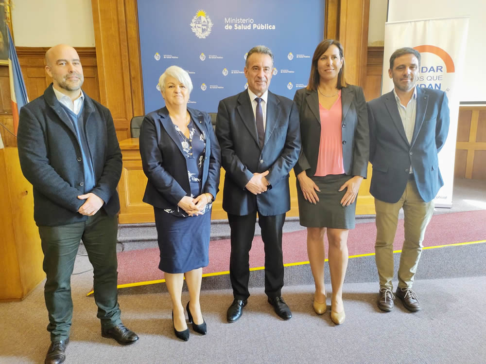 Autoridades que participaron en la firma del convenio